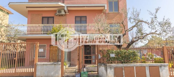 3 bedrooms Apartment in Rome, Italy No. 321191 11