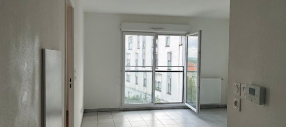 2 rooms Apartment in Rhone, France No. 337625 2