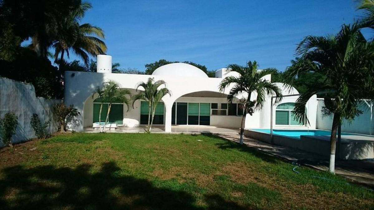 Casa de 4 dormitorios en Mérida, Mexico No. 82805