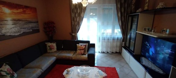 4 rooms Apartment in Carrara, Italy No. 47578 2