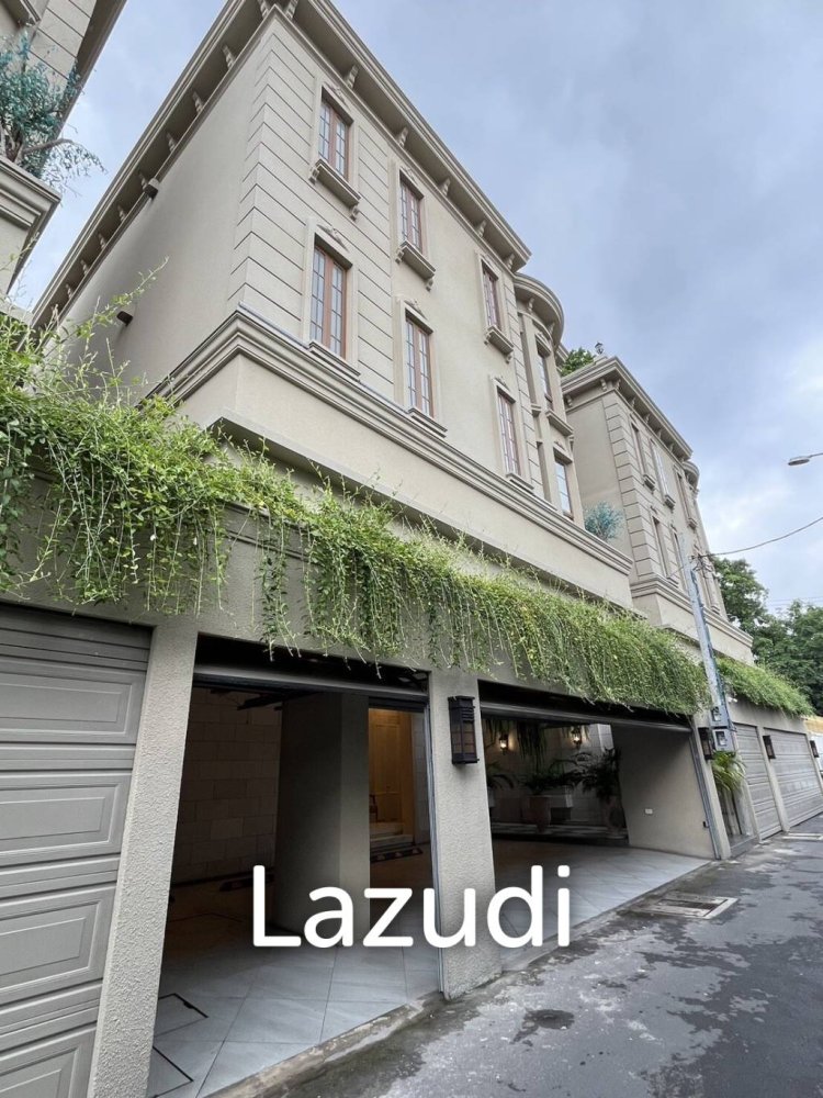 4 bedrooms Cafe / restaurant in Bangkok, Thailand No. 23880