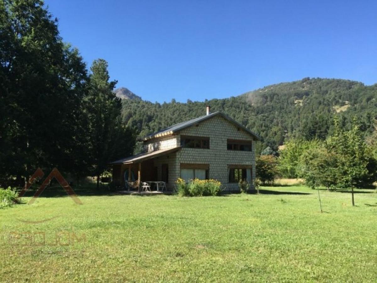 3 bedrooms House in Neuquen, Argentina No. 52033