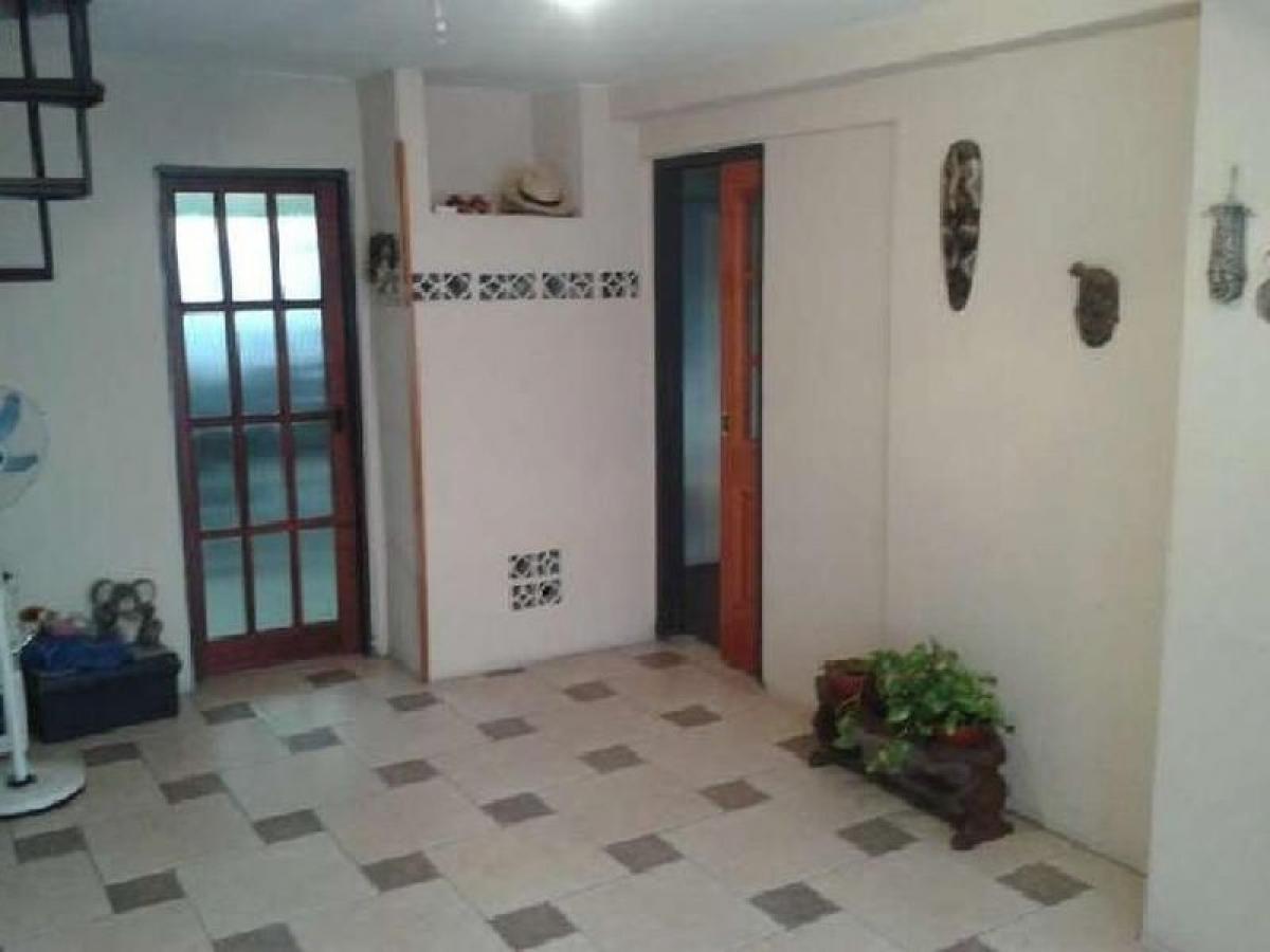 Casa de 3 dormitorios en Bermúdez, Argentina No. 4241