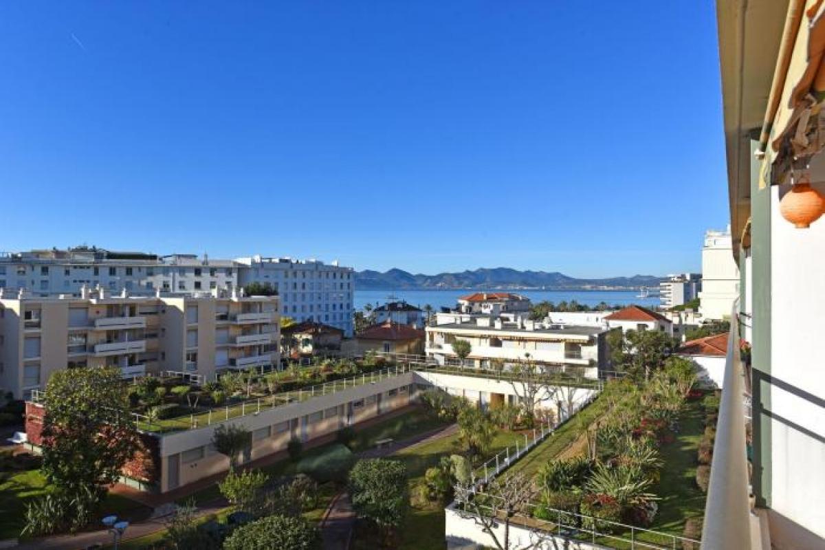 2 bedrooms Apartment in Cannes, France No. 2762