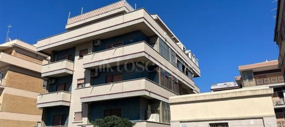 Квартира с 6 комнатами в Рим, Италия № 44892 3