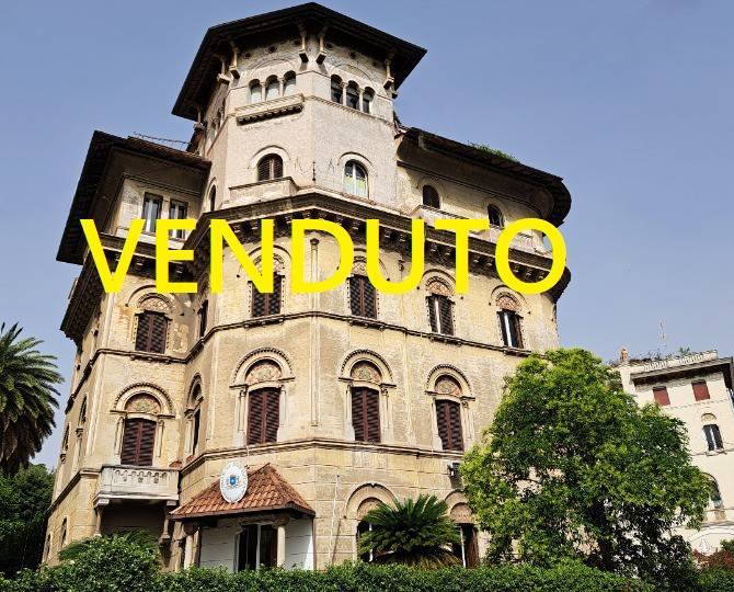 5 bedrooms Apartment in Rome, Italy No. 130904