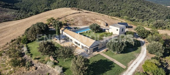 4 bedrooms Villa in Manciano, Italy No. 127216 2