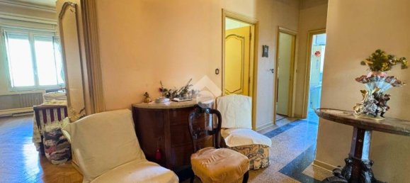 3 bedrooms Apartment in Turin, Italy No. 52391 2
