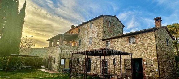  Castillos de 16 dormitorios en Tuoro sul Trasimeno, Italy No. 52725 18