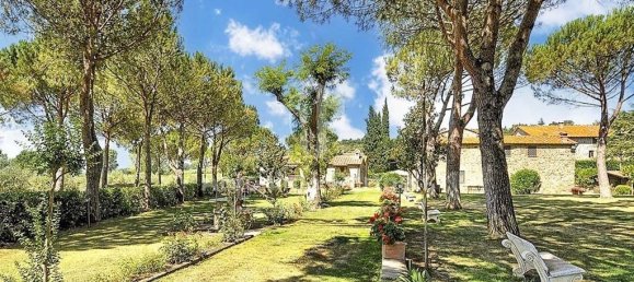  Castillos de 16 dormitorios en Tuoro sul Trasimeno, Italy No. 52725 3