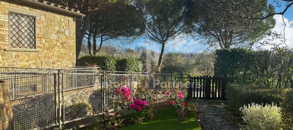  Castillos de 16 dormitorios en Tuoro sul Trasimeno, Italy No. 52725 4