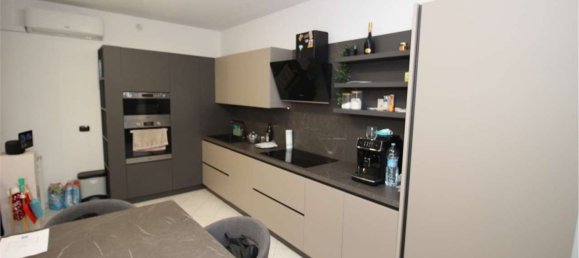 4 chambres Appartement à Sassuolo, Italy No. 351525 7