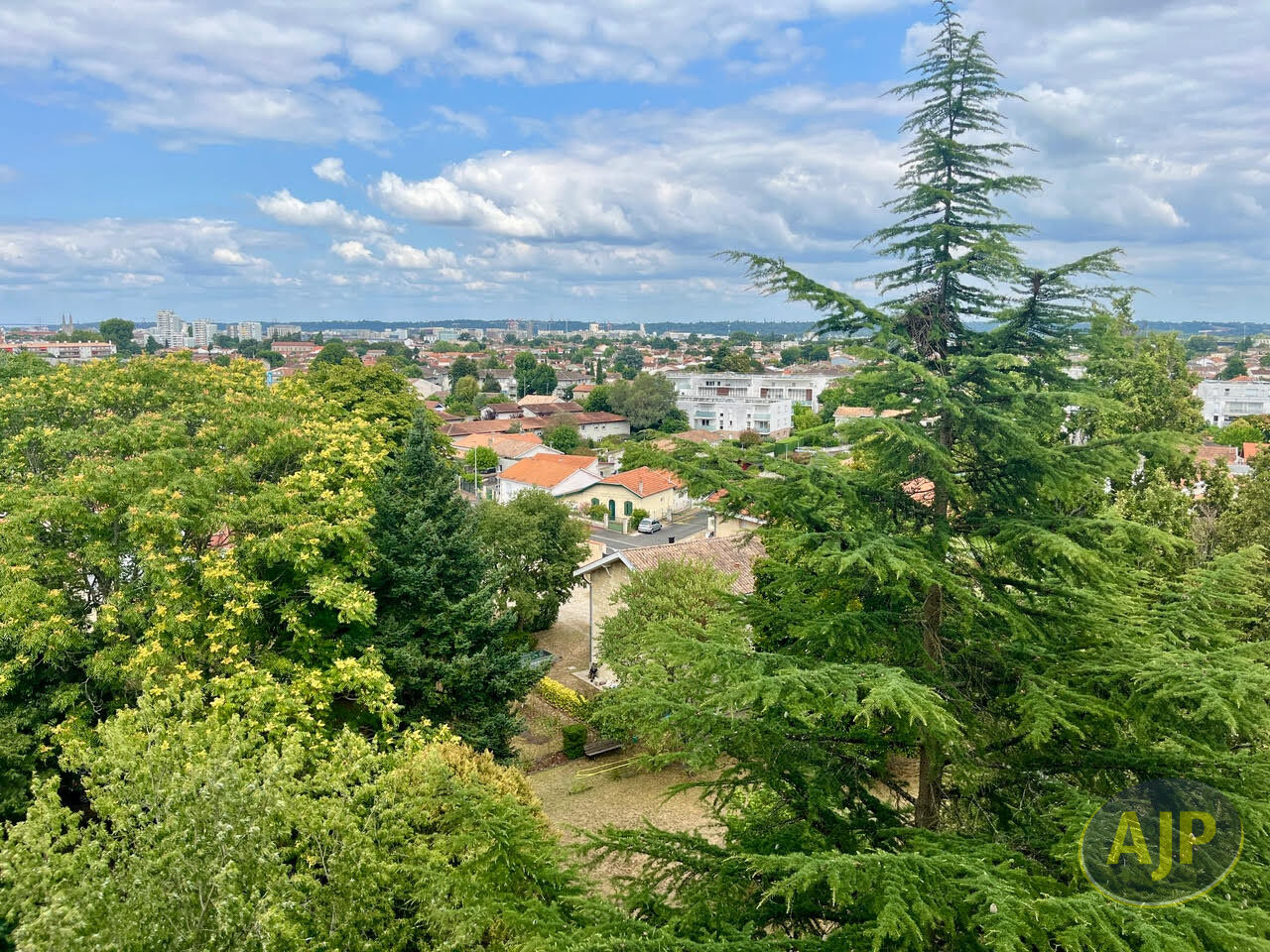 Apartamento de 4 dormitorios en Talence, France No. 280175