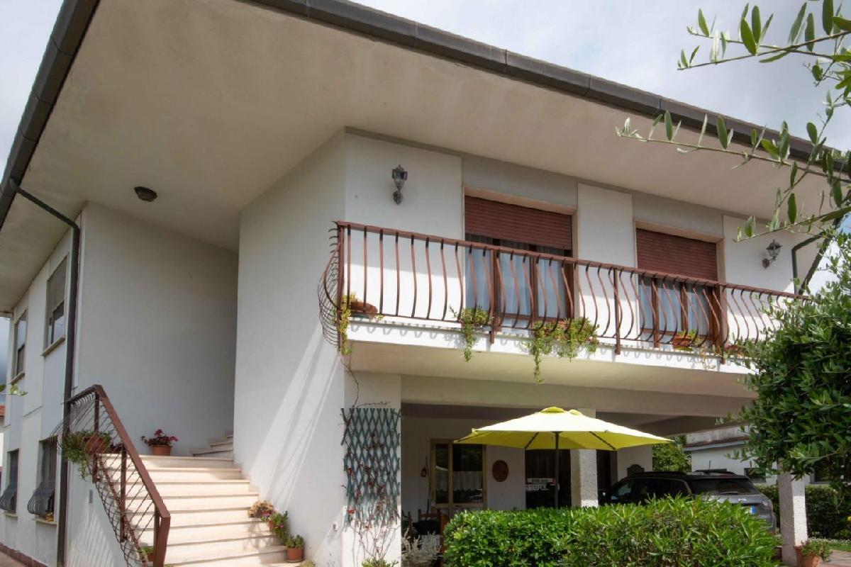 6 bedrooms Villa in Vecchiano, Italy No. 353564