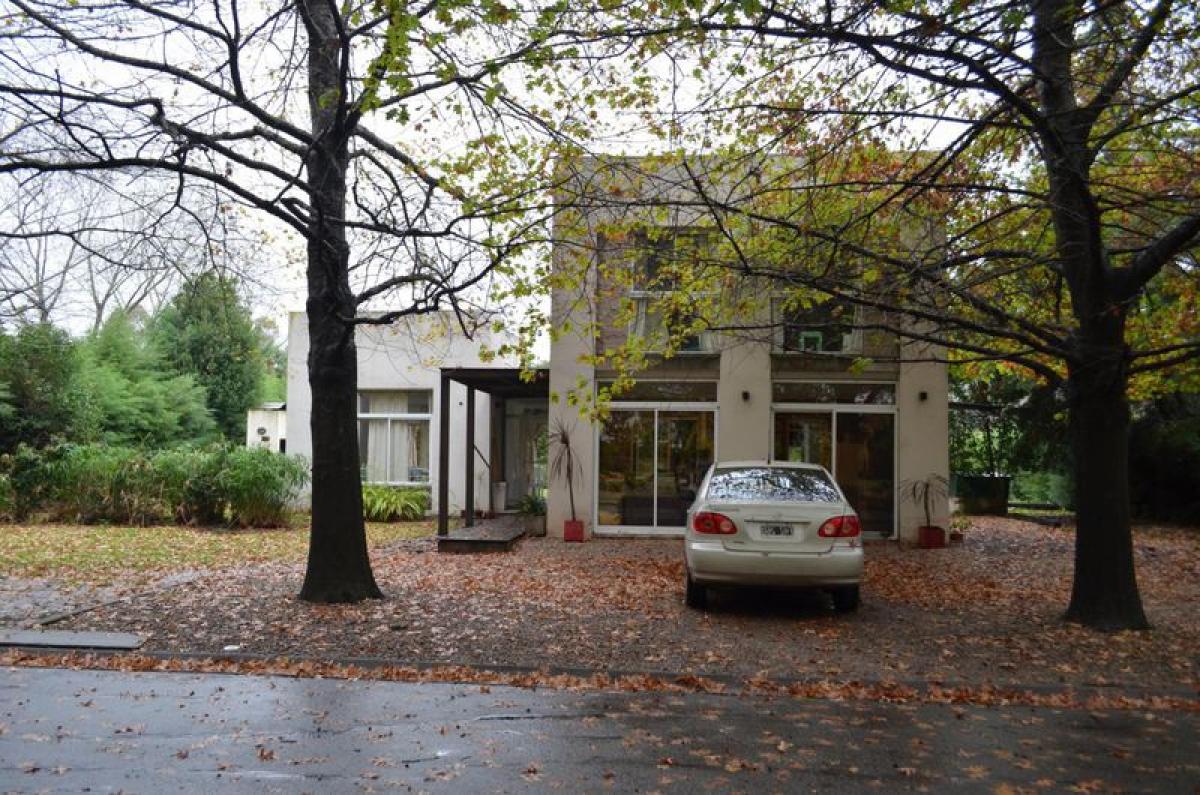 3 bedrooms House in Pilar, Argentina No. 20901