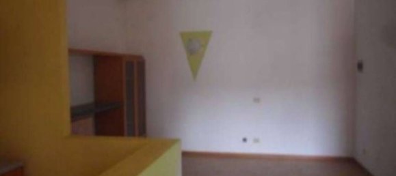3 rooms Apartment in Mirandola, Italy No. 95013 7