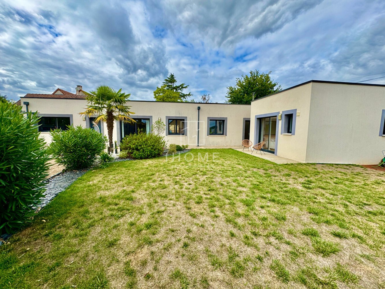 Casa de 4 dormitorios en Sarthe, France No. 299967