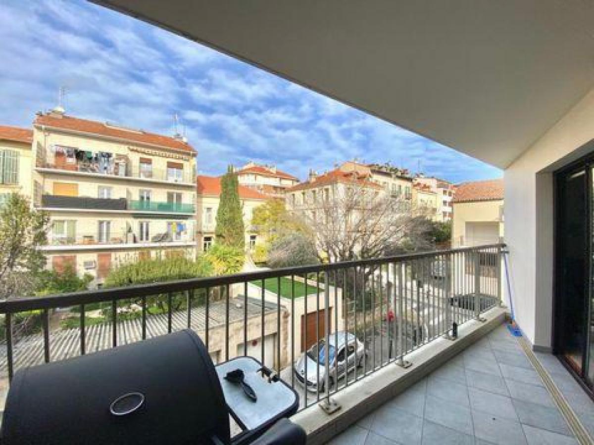 Studio in the Condo in Hyeres, France No. 9524