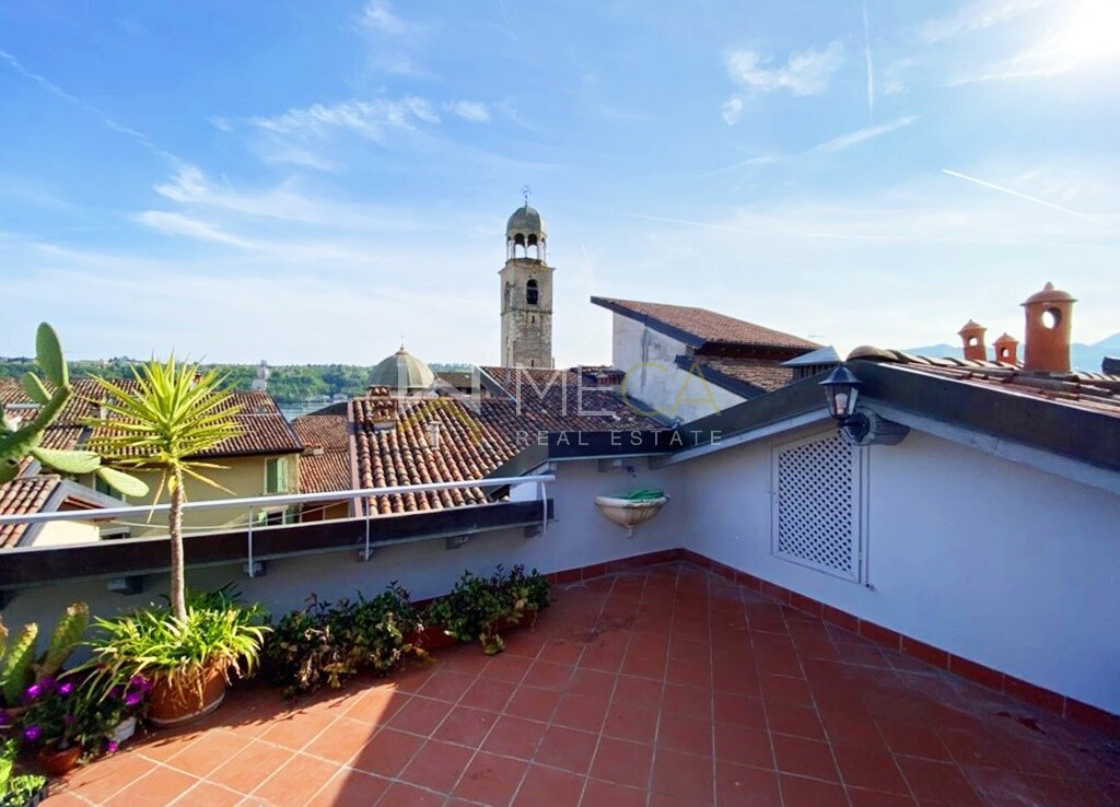 Ático de 3 dormitorios en Salò, Italy No. 166631