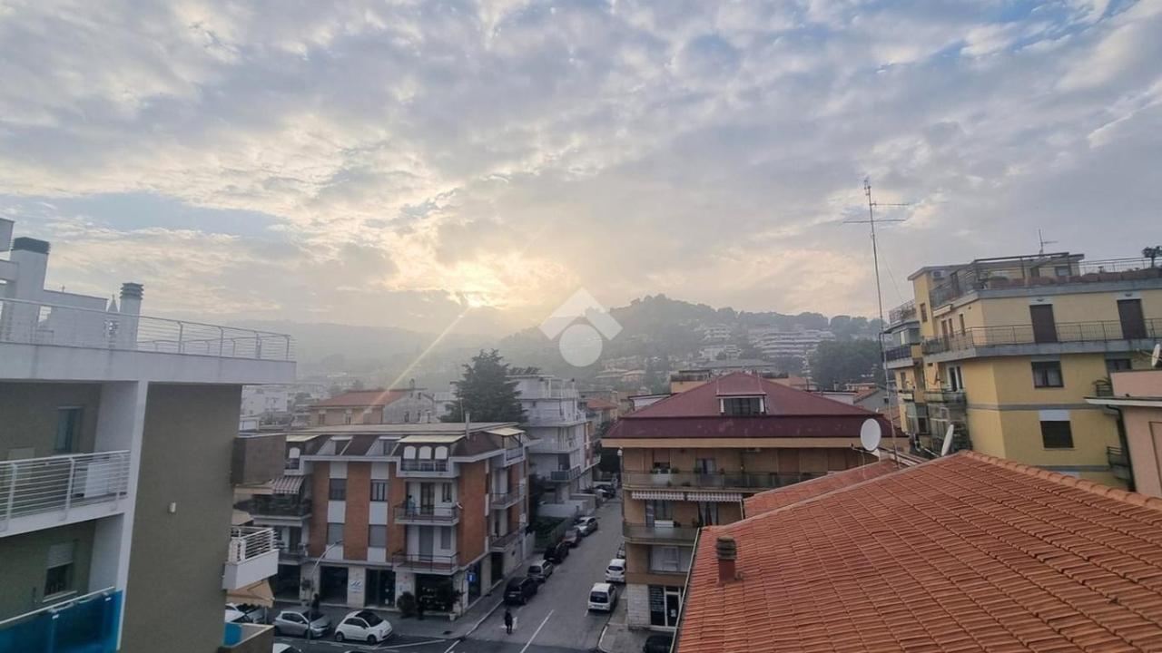 Ático de 5 habitaciónes en San Benedetto del Tronto, Italy No. 235955