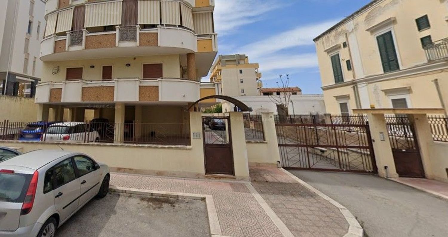  مرآب في Bisceglie, Italy 45متر مربع رقم 284296