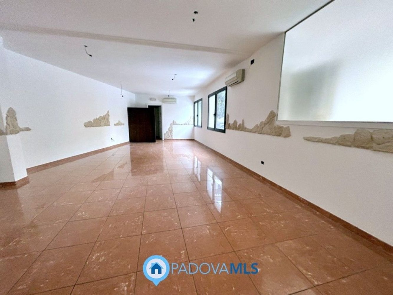 Gewerbliche Immobilie in Padua, Italy 166m², Nr. 124983
