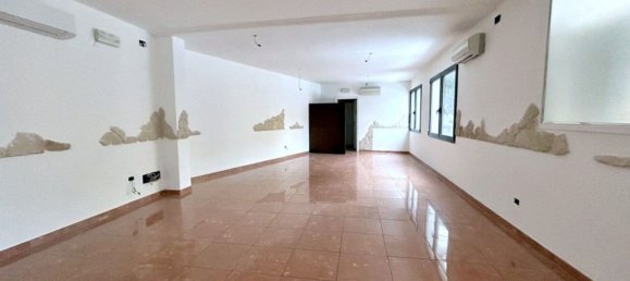 Gewerbliche Immobilie in Padua, Italy 166m², Nr. 124983 2