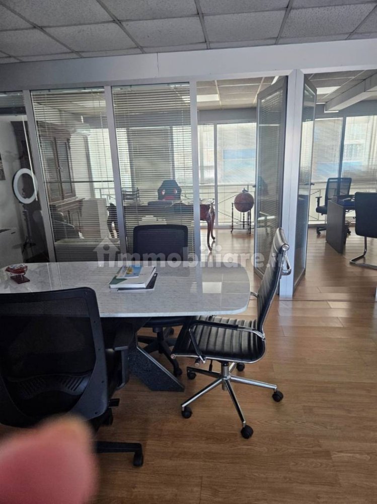 5غرفة عقار تجاري في Naples, Italy رقم 285355