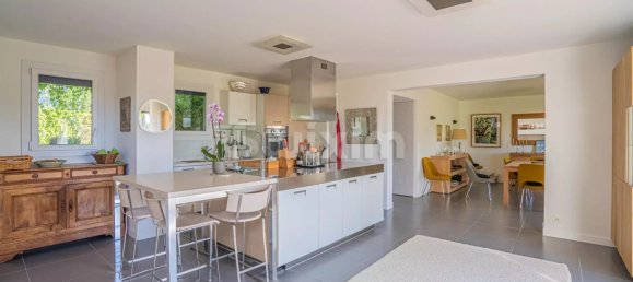 4 bedrooms House in Prevessin-Moens, France No. 199018 3