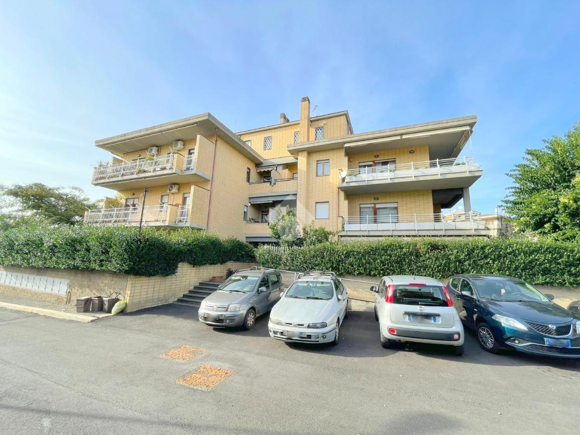 2 rooms Penthouse in Velletri, Italy No. 238087