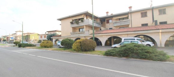 1 room Commercial property in Castrezzato, Italy No. 176235 8