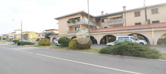1 room Commercial property in Castrezzato, Italy No. 176235 3