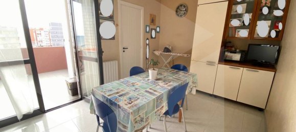 Apartamento de 3 habitaciónes en Bari, Italy No. 17770 3