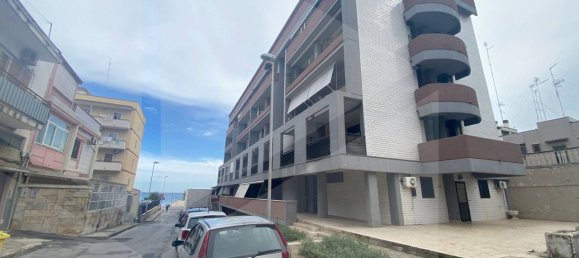 Apartamento de 3 habitaciónes en Bari, Italy No. 17770 15