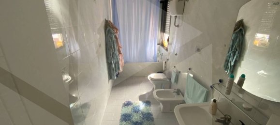 Apartamento de 3 habitaciónes en Bari, Italy No. 17770 12