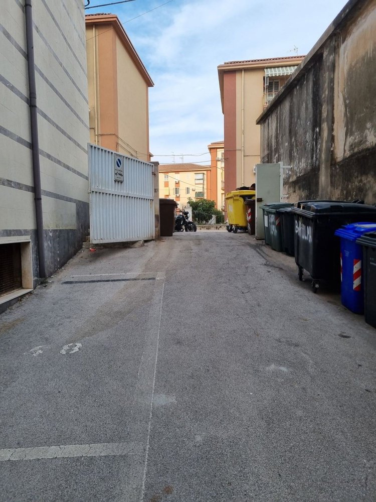  مرآب في Syracuse, Italy 13متر مربع رقم 274084