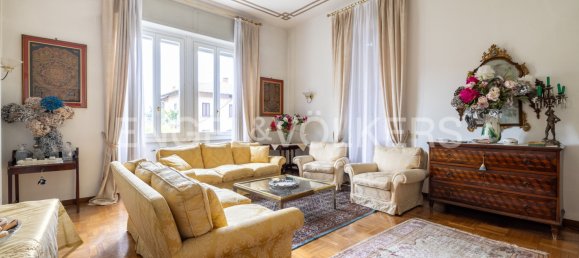 5 bedrooms Villa in Varese, Italy No. 131288 10