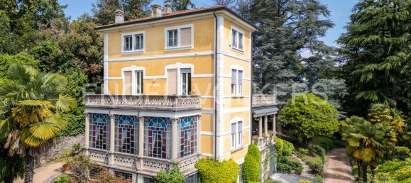 5 bedrooms Villa in Varese, Italy No. 131288 2