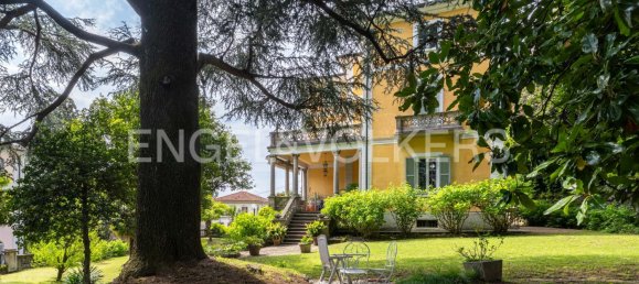 5 bedrooms Villa in Varese, Italy No. 131288 5