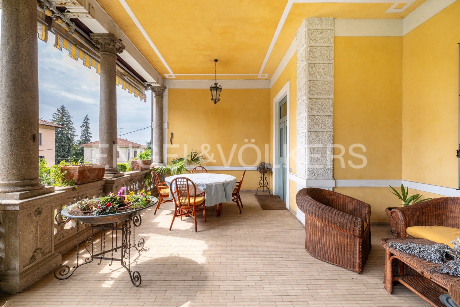 5 bedrooms Villa in Varese, Italy No. 131288