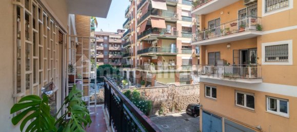 3 bedrooms Apartment in Rome, Italy No. 350358 12