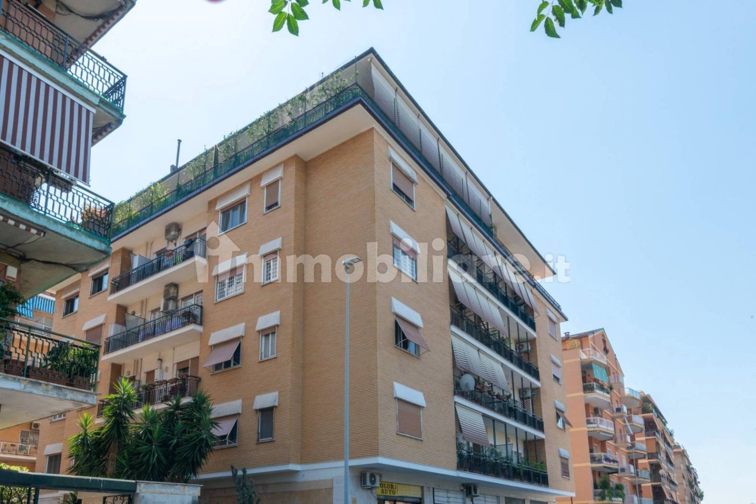 3 bedrooms Apartment in Rome, Italy No. 350358