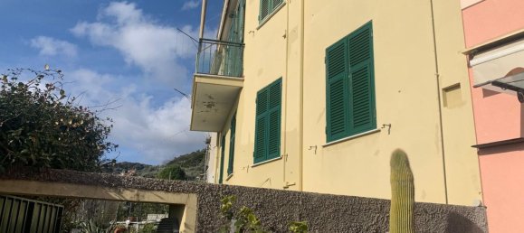 4 bedrooms House in Genoa, Italy No. 374650 3