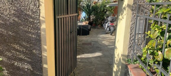 4 bedrooms House in Genoa, Italy No. 374650 2