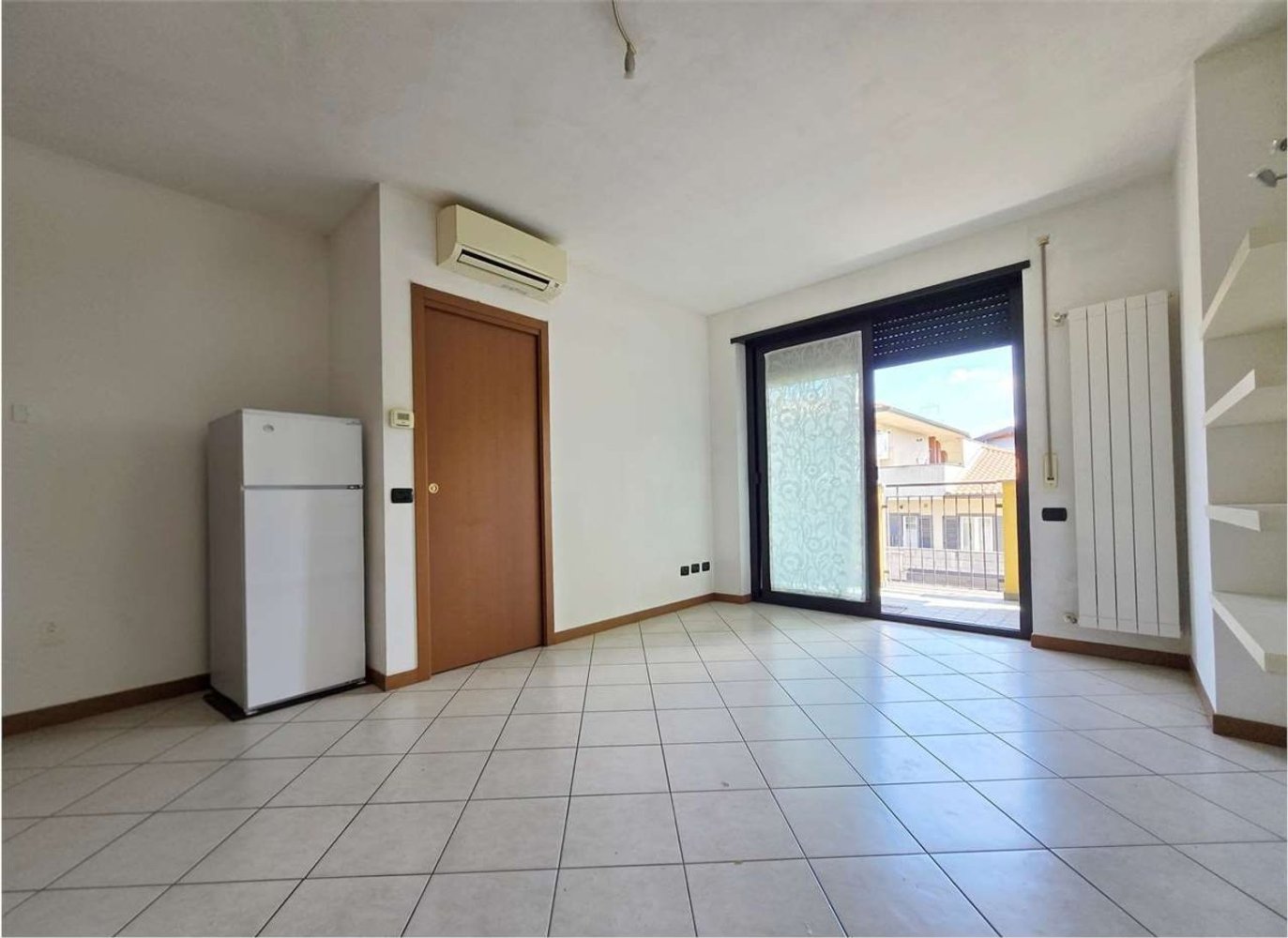 2غرفة شقة في Lissone, Italy رقم 2328