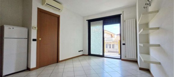 2غرفة شقة في Lissone, Italy رقم 2328 8