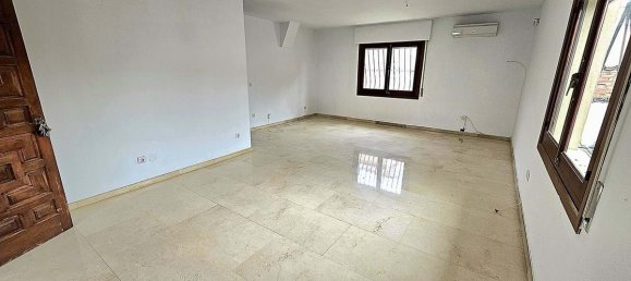 5 bedrooms Townhouse in Mijas, Spain No. 64069 3