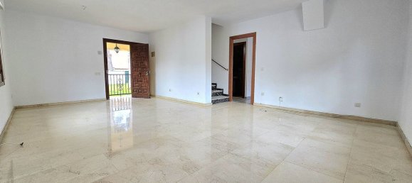 5 bedrooms Townhouse in Mijas, Spain No. 64069 4