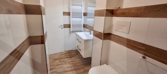 3-salle Appartement à Bari, Italy No. 20608 17