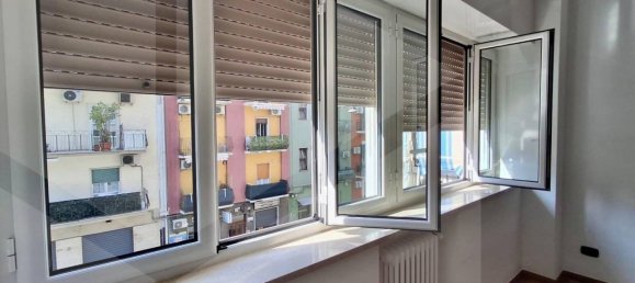 3-salle Appartement à Bari, Italy No. 20608 8